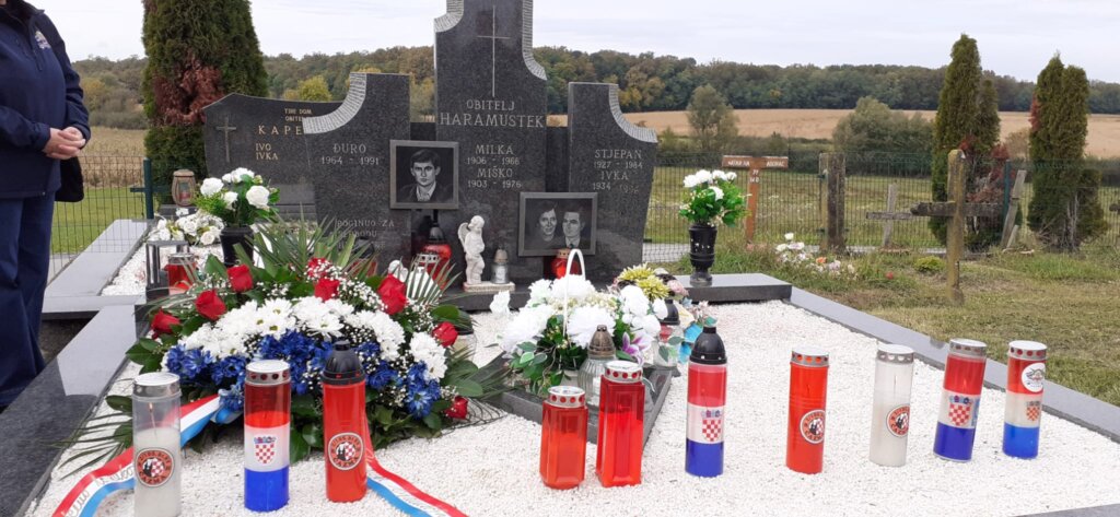 5c5b61b6 915f 4ce9 B680 B660e55941c4