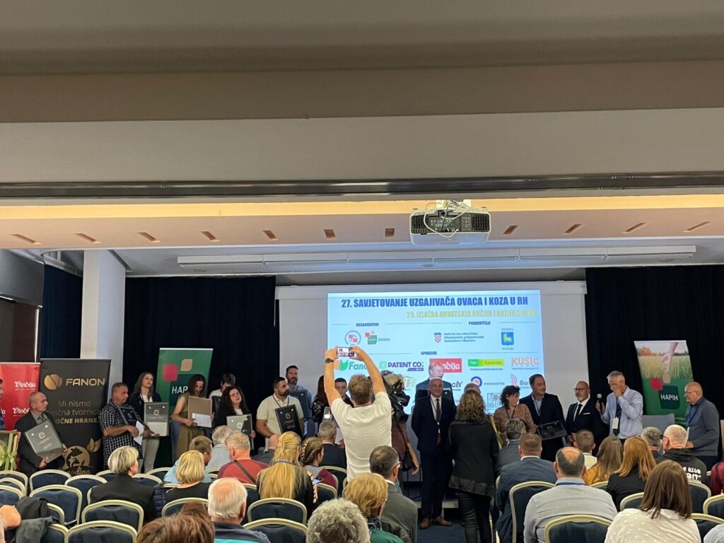 OPG Kljajić osvojio srebrnu i brončanu plaketu za svoje sireve