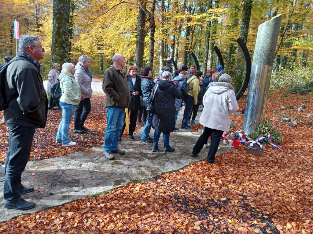 8ff7eaf0 E44a 46a0 835e 7653a57557a8