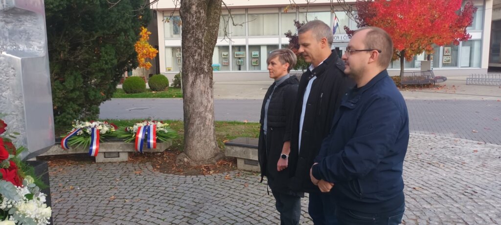 Povodom Svih Svetih u Vrbovcu položeni vijenci i upaljene svijeće