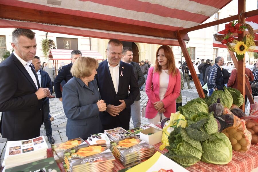 980d2e4261c2191caf564855a42aab3c Xl