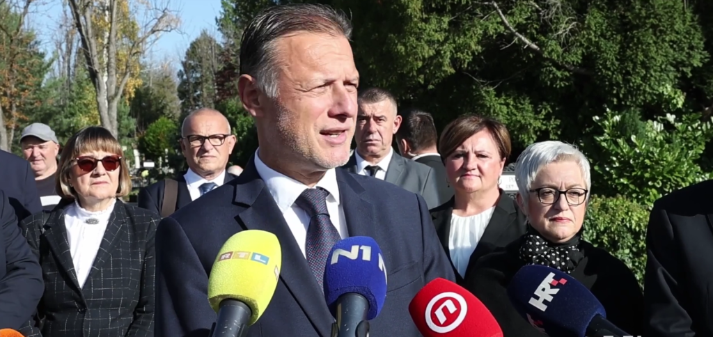 Jandroković položio vijence na Mirogoju: Sjećamo se svih koji su poginuli za Hrvatsku