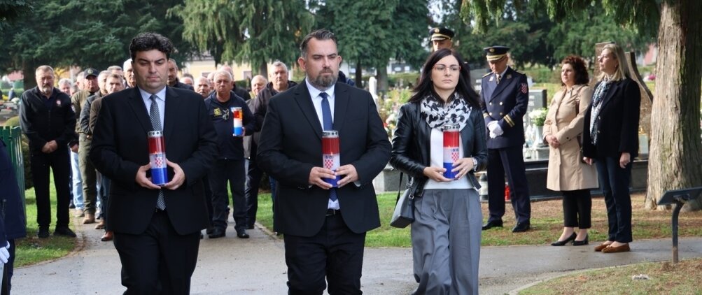 [FOTO] Uoči blagdana Svih svetih i Dušnog dana županijska delegacija položila vijence