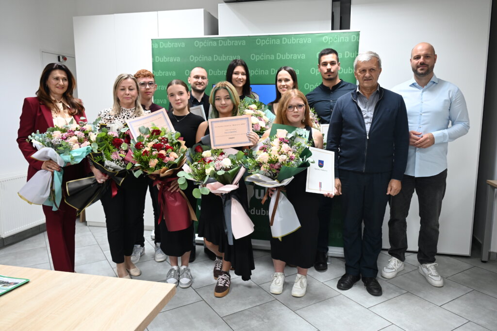 [FOTO/VIDEO] ODRŽAN SVEČANI PRIJEM NAJBOLJIH STRIJELACA U DUBRAVI Načelnik Okroša: Naše sportaše odlikuje izvrsnost