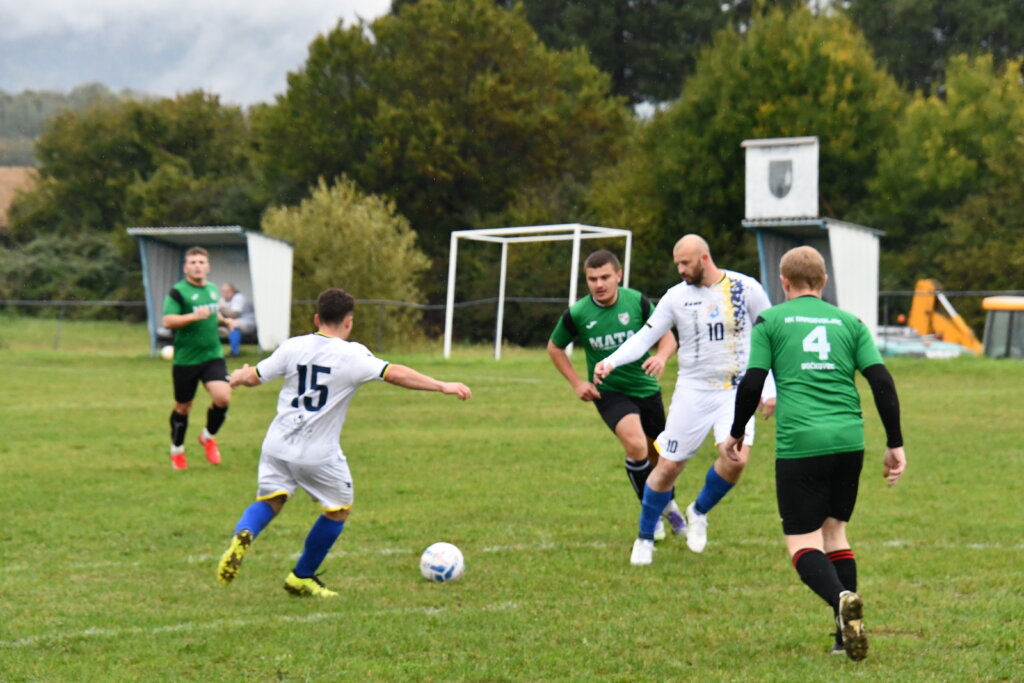 NOGOMET SUSJEDSKI DERBI 3. ŽNL Dragovoljac slavio u Svetom Petru Orehovcu, bilo je crvenih kartona