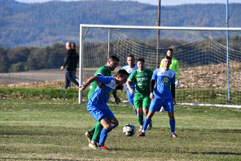 NOGOMET – 1. ŽNL Starigrad slavio u Vojakovcu