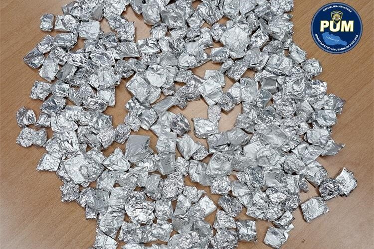 Prilikom pretrage kuće pronađen sintetski kanabinoid – Galaxy