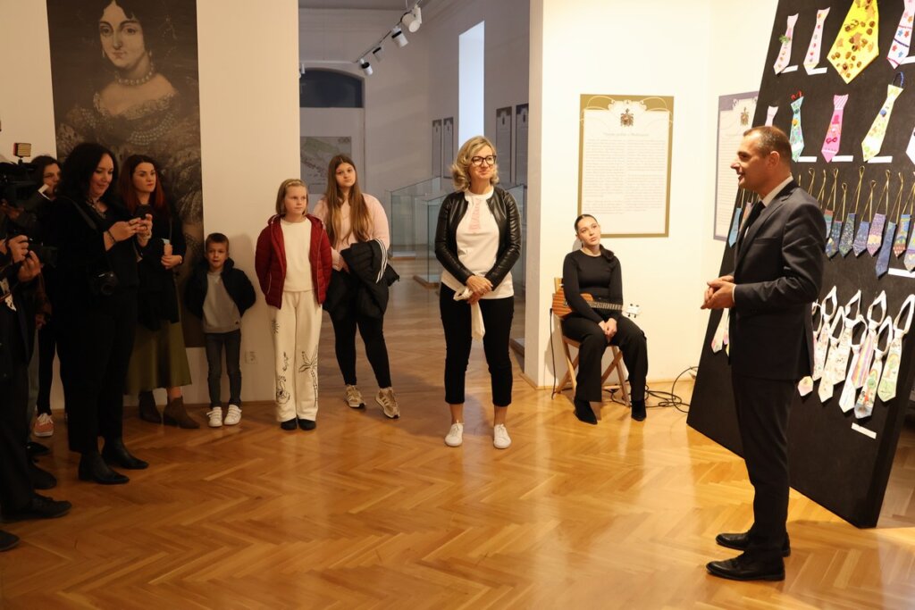 Na zanimljivoj izložbi u Muzeju Međimurja izložene kravate predsjednika Zorana Milanovića, župana Matije Posavca te Christiana Diora