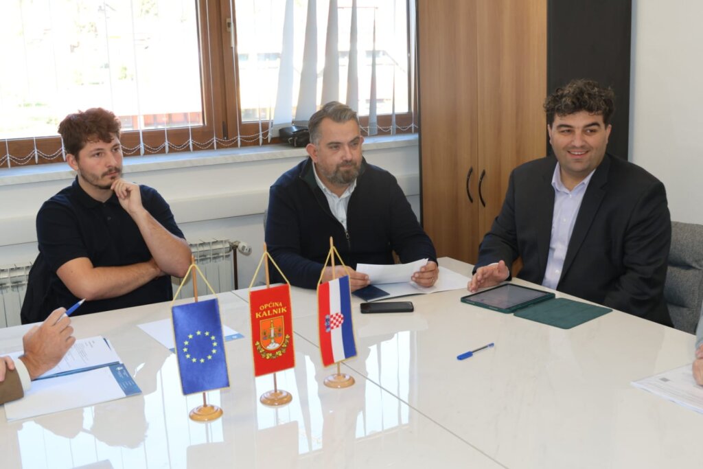 Photo 2025 10 28 16 29 52 2