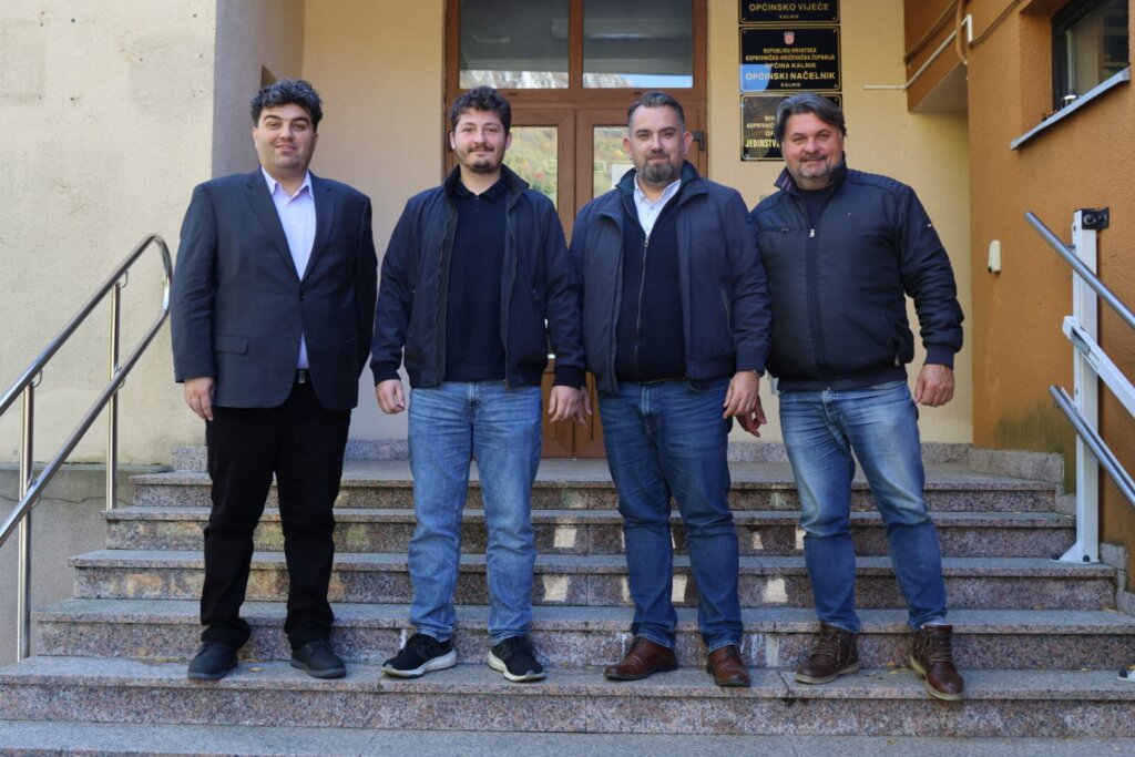 Photo 2025 10 28 16 29 53