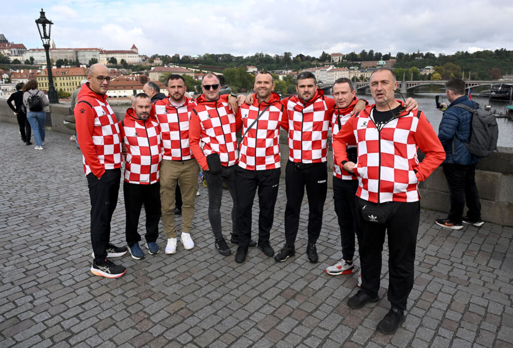 Hrvatski navijači se odlično zabavljaju u Pragu  