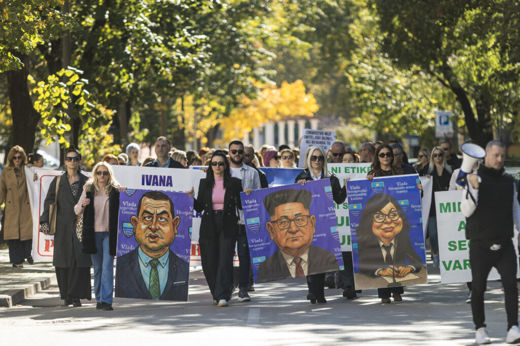 Stotine zdravstvenih radnika prosvjedovalo u Mostaru, štrajk u ustanovama