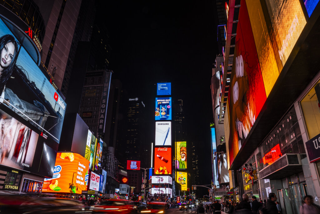 Vegeta Zasjala Na Times Squareu (3)