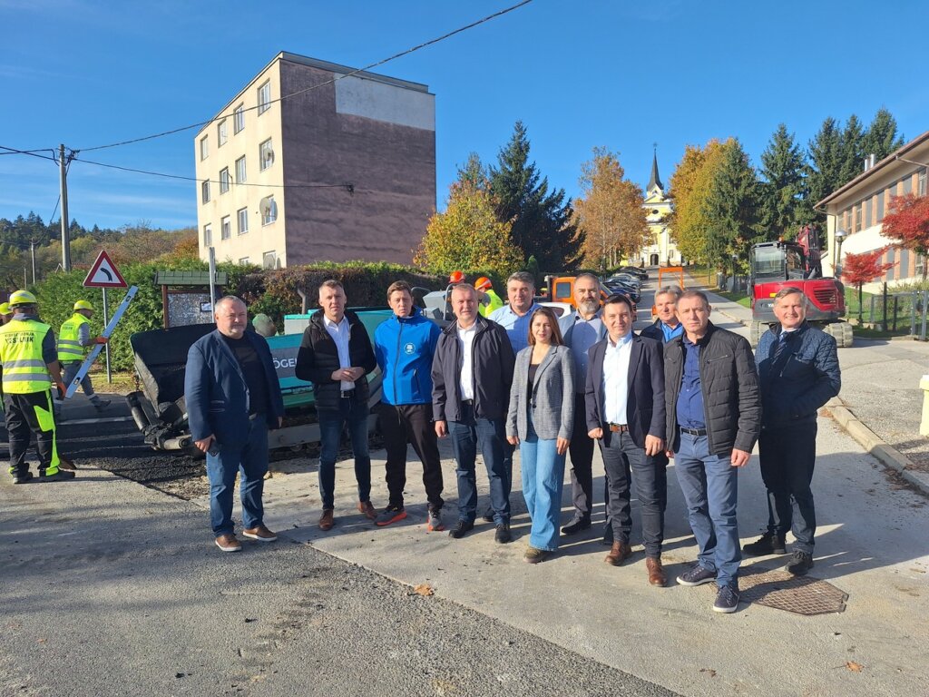 [FOTO] U završnoj fazi radovi na obnovi pješačkih staza kroz Marčan i Vinicu – ulaganje od 206.000 eura povećat će sigurnost djece i mještana