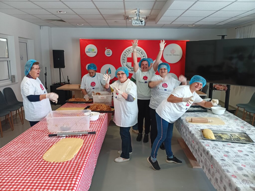 Članice Udruge umirovljenika općine Dubrava pekle kolače za potrebite