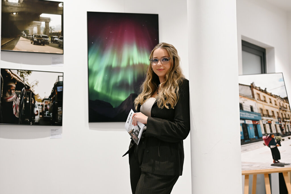 [FOTO] Fotografska izložba Zrinke Zagorec „Na putu za bolje sutra” otvorena u Kozmološkom centru