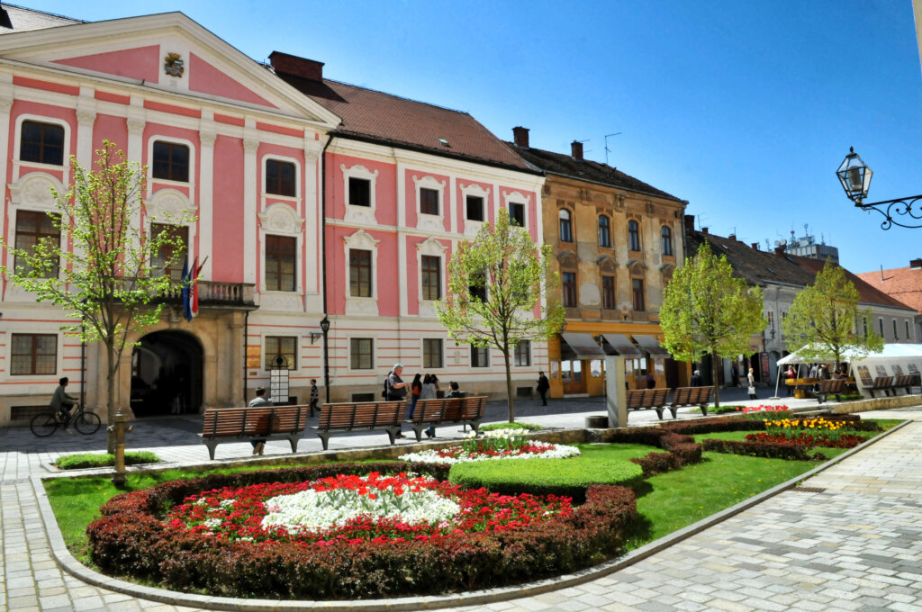 Varaždinska županija objavila natječaj za dodjelu stipendija te javni poziv za sufinanciranje troškova prijevoza studenata