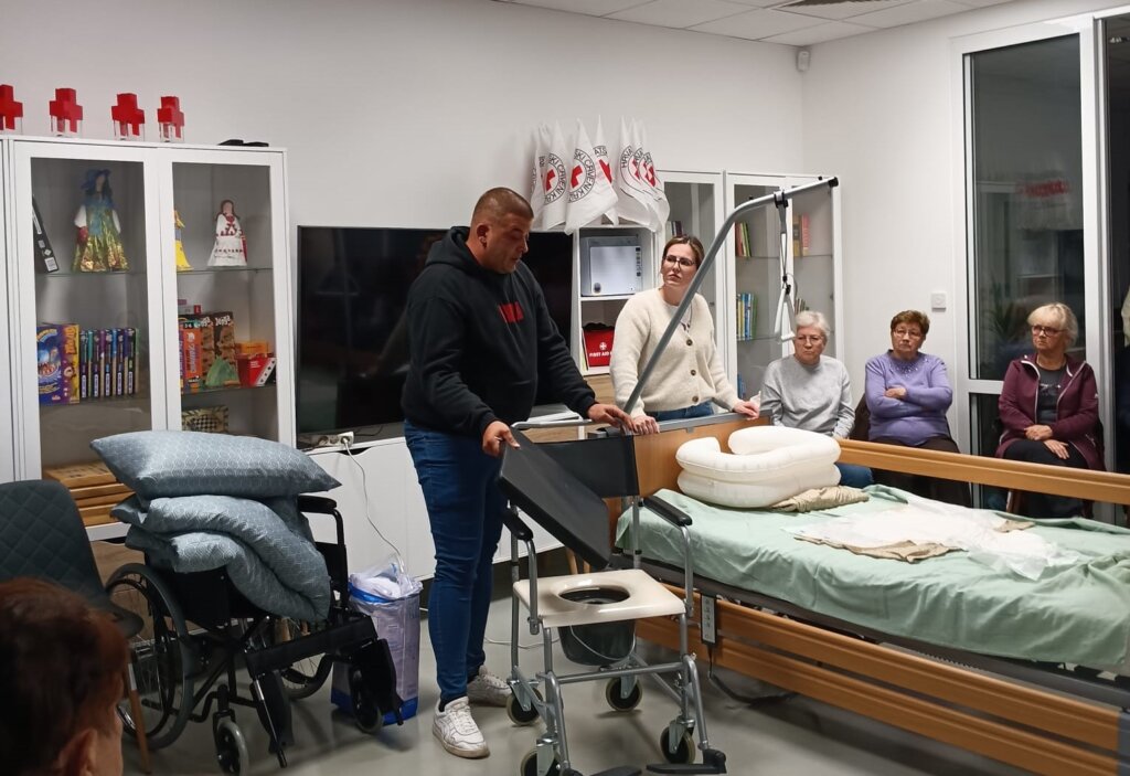 U vrbovečkom Crvenom križu održana radionica o njezi teško bolesnih i nepokretnih osoba