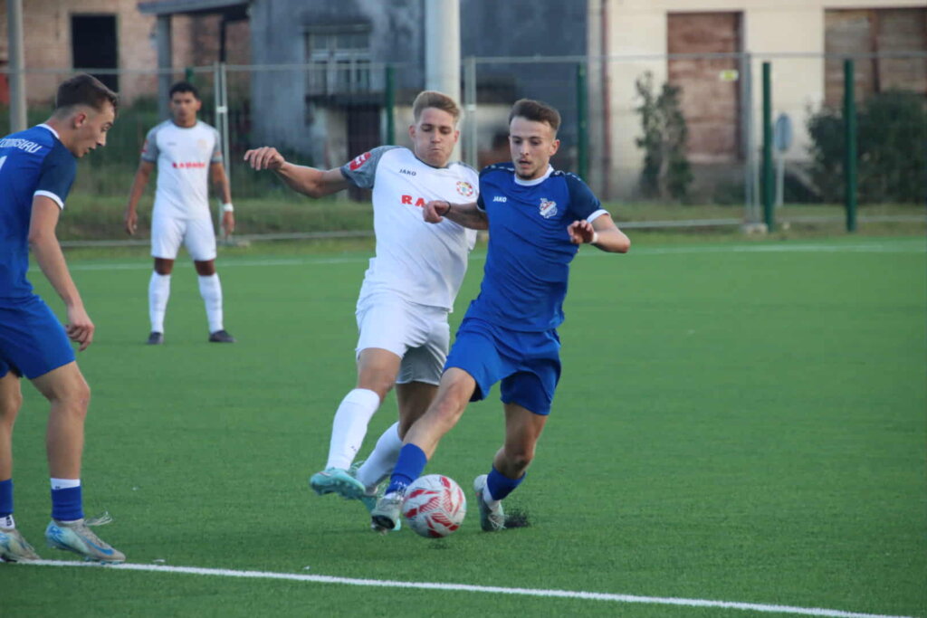 NOGOMET – KUP – OSMINA FINALA Drama u Svetom Ivanu Žabnu, Radnik Križevci nakon penala pobijedio Tomislav Radnik