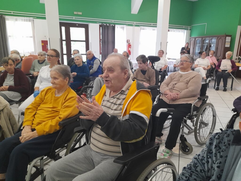 B85216a3 B9cb 46ef B4ff 2455c81f9220