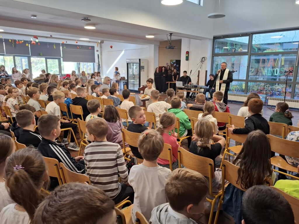 [FOTO] Dan kruha i zahvalnosti za plodove zemlje u Osnovnoj školi “Vladimir Nazor” Križevci