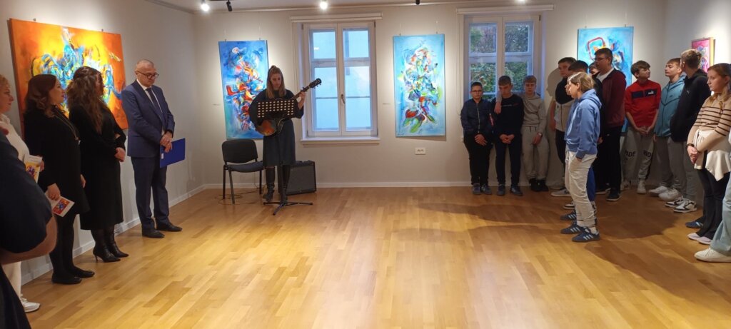 Akademska slikarica Rusa Trajkova iz Pribislavca kod Čakovca otvorila izložbu u Vrbovcu