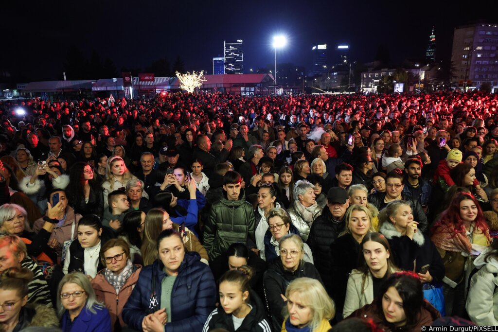 Sarajlije spontanim koncertom odali počast Halidu Bešliću
