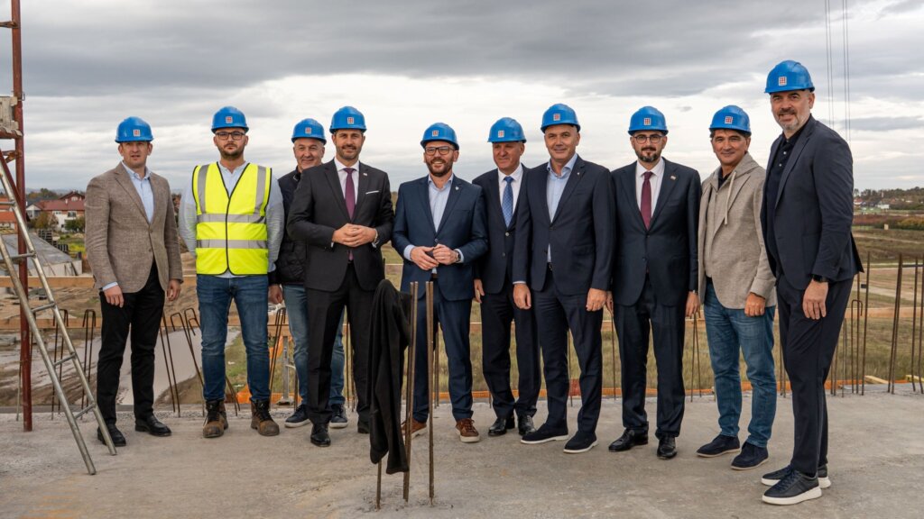 Potpredsjednik Vlade Bačić i ministar Glavina obišli gradilište kampa HNS-a