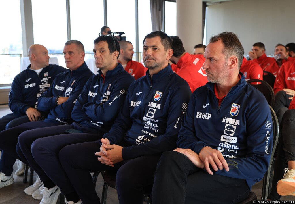 Okupljanje rukometaša pred dvoboje sa Švicarskom