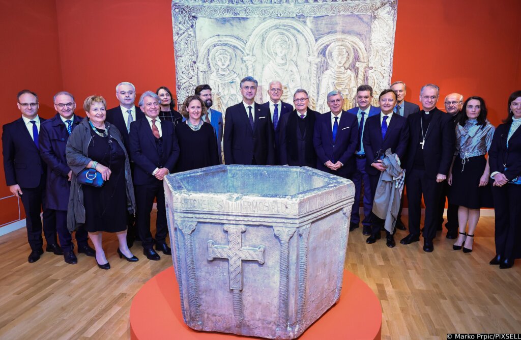 U Klovićevim dvorima izložba posvećena 1100. obljetnici Hrvatskoga Kraljevstva