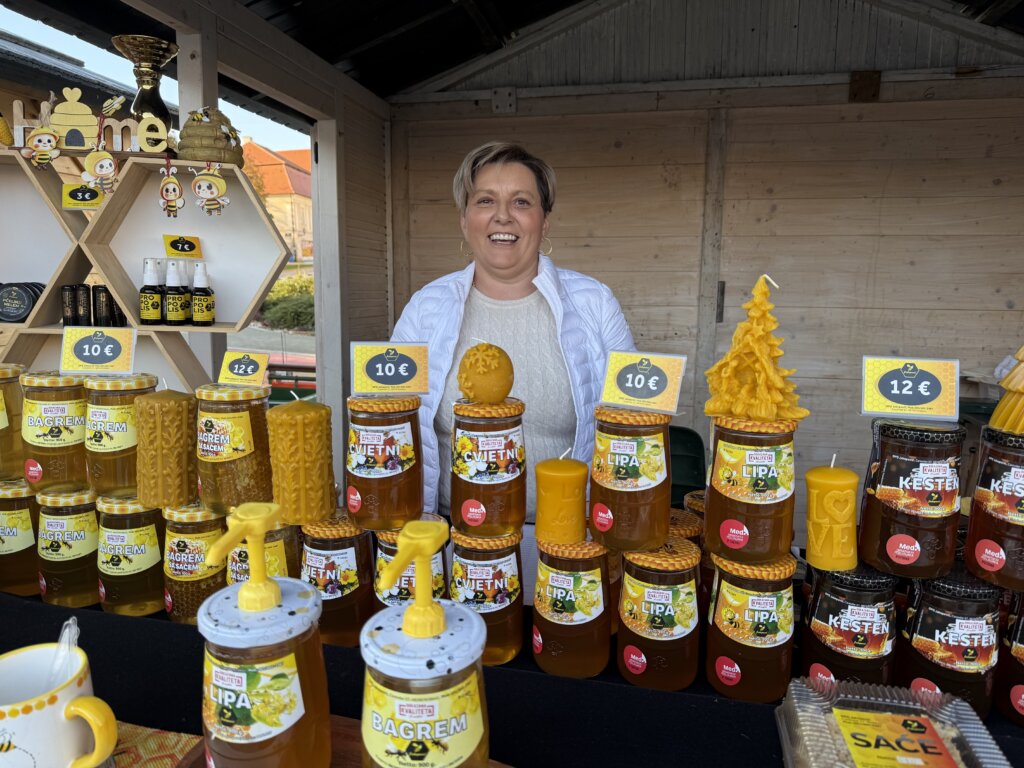 [FOTO/VIDEO] Prva pratilja najuzornije hrvatske seoske žene Danijela Jakopović izlaže svoje proizvode u Križevcima