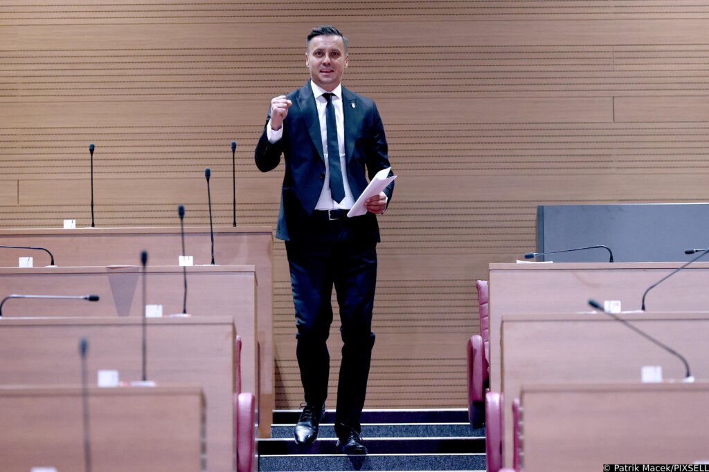 Zagreb: Sabor Sjednicu Nastavio Raspravom O Izvješću Mip A, Sabornica Gotovo Prazna