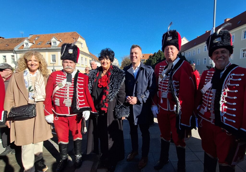 Garantirano z Varaždinske županije u Mariboru – izvorne delicije, povijesne postrojbe i Djed Mraz oduševili okupljene