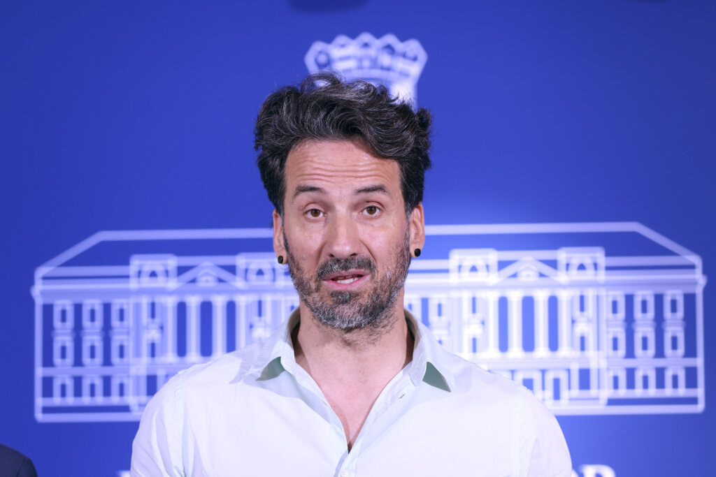 Miletić premijeru: Službeno zabranite komunizam