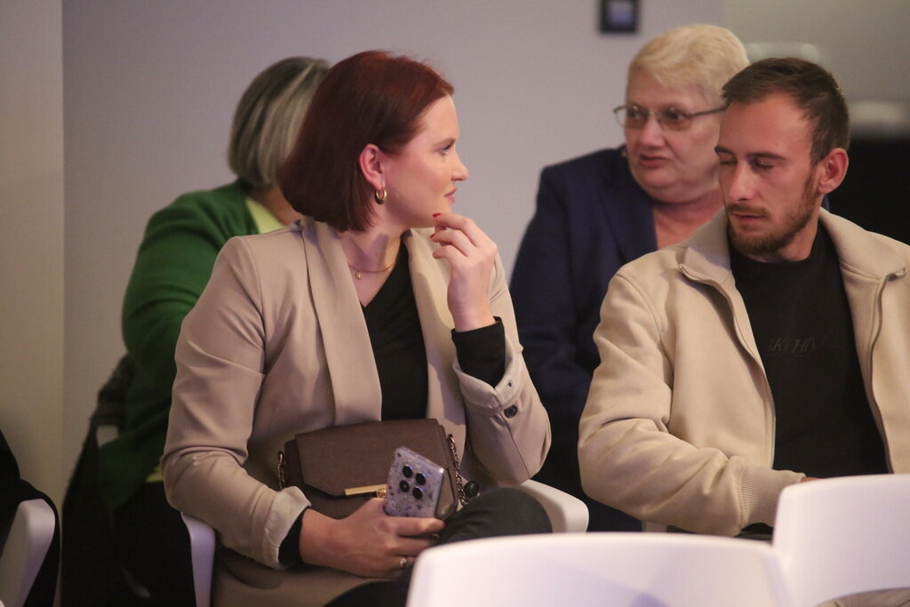 Modna Revija 2025 04