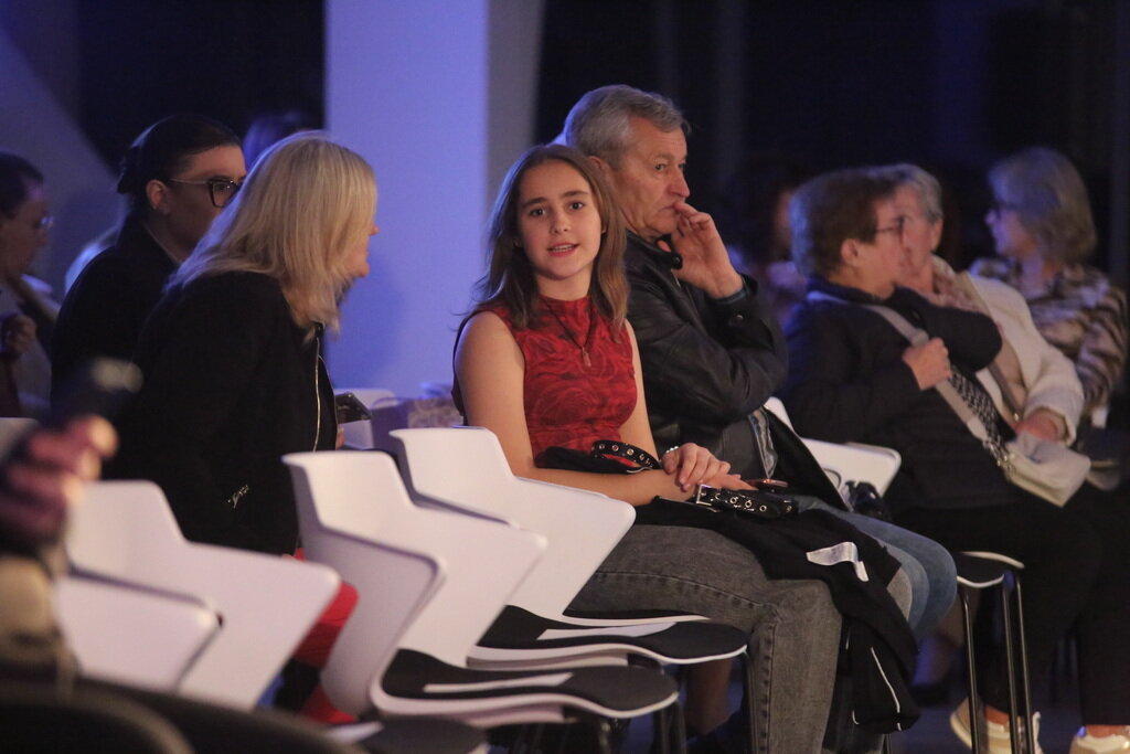 Modna Revija 2025 09