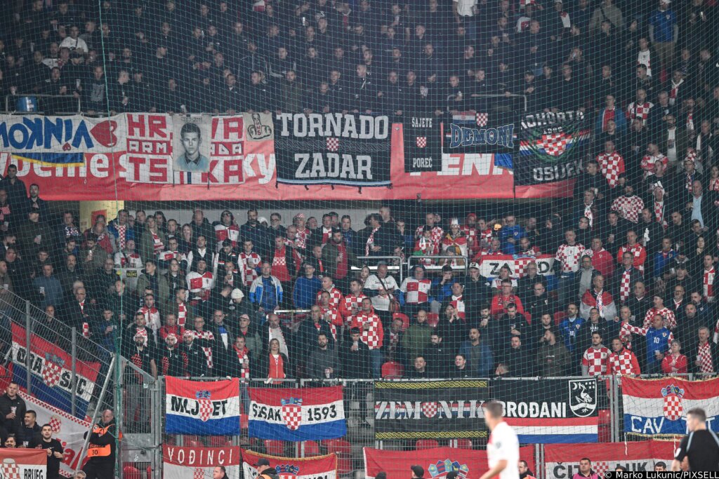 Prag: Atmosfera Na Tribinama Tijekom Susreta Češke I Hrvatske U Kvalifikacijama Za Fifa Svjetsko Prvenstvo