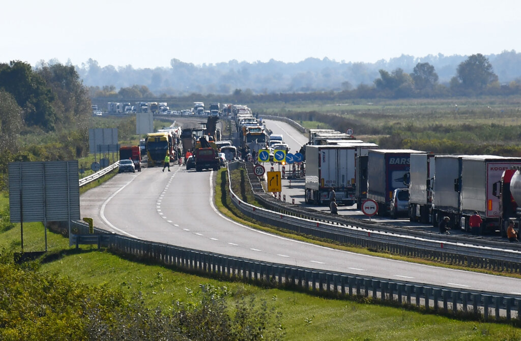 Jedna Osoba Poginula, Nekoliko Ozlijeđenih Na Autocesti A3 Kod Lužana