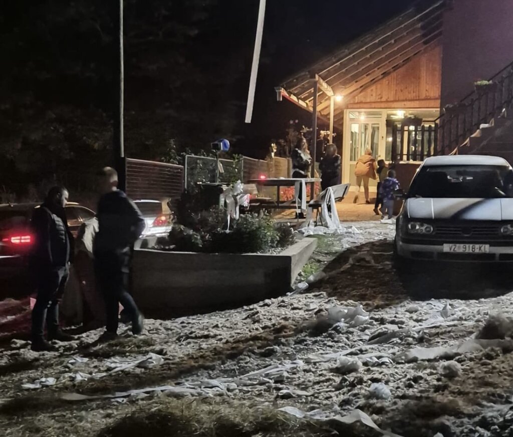 Sve je bijelo, bijelo, rodila se Tia