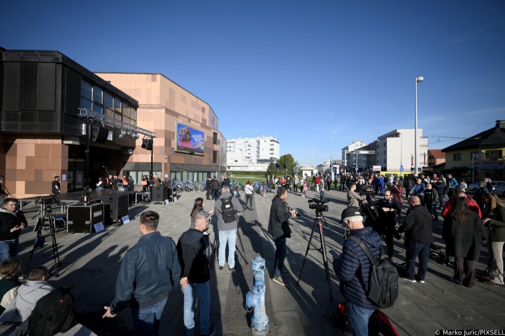 Novi prosvjed roditelja protiv međuvršnjačkog nasilja u zagrebačkoj Dubravi