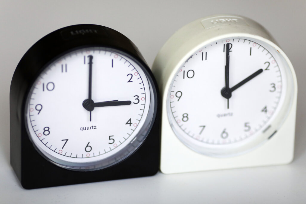 U noći sa subote na nedjelju počinje zimsko računanje vremena