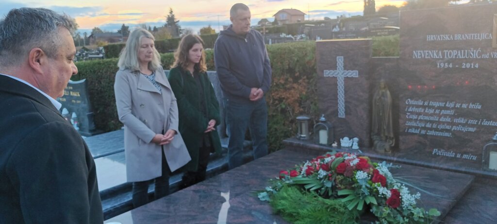 Sjećanje na Nevenku Topalušić, upaljene svijeće i položeni vijenci