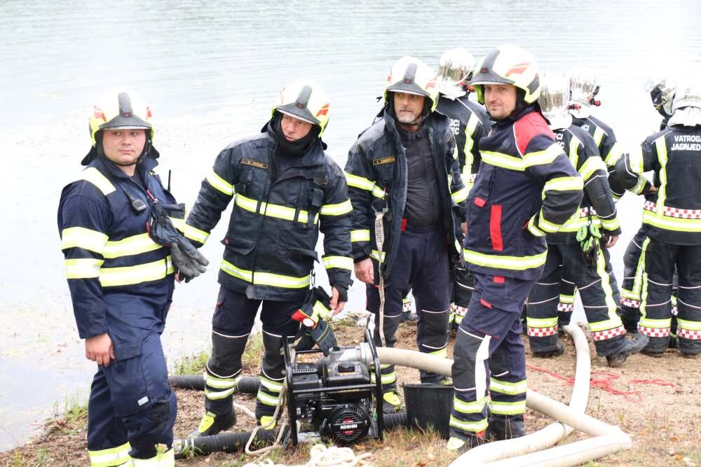 Vatrogasna zajednica Grada Koprivnice održala vježbu operativaca na jezeru Gabajeva Greda