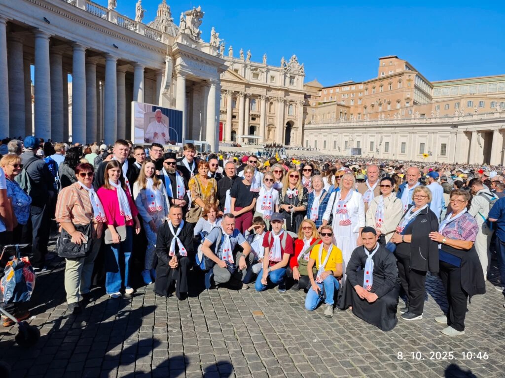 Vladika Milan Stipić i hodočasnici iz Križevačke eparhije pozdravili papu Lava XIV. na Trgu sv. Petra
