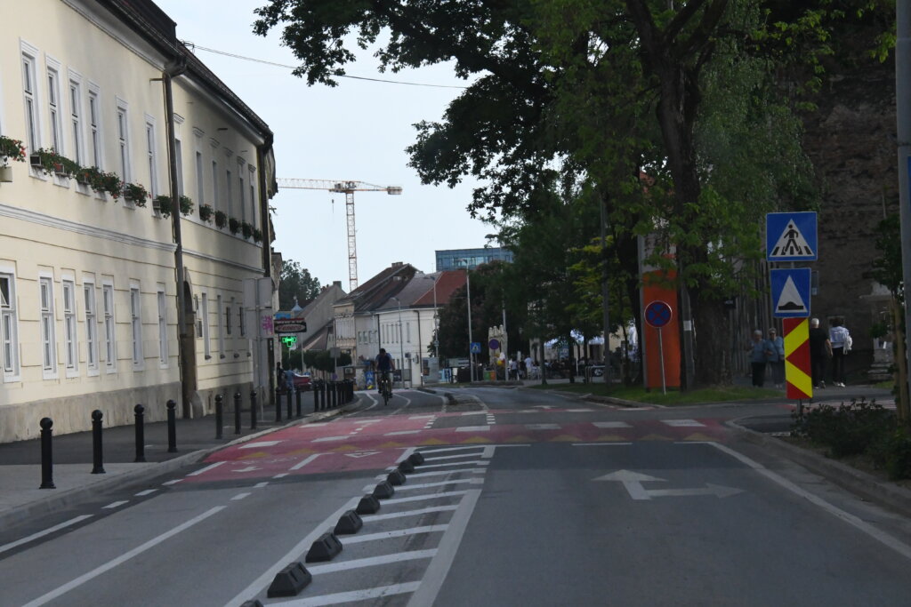 PROMET U DVA KRIŽEVAČKA SMJERA Iz centra grada planira se “ukloniti” 400 metara biciklističke staze