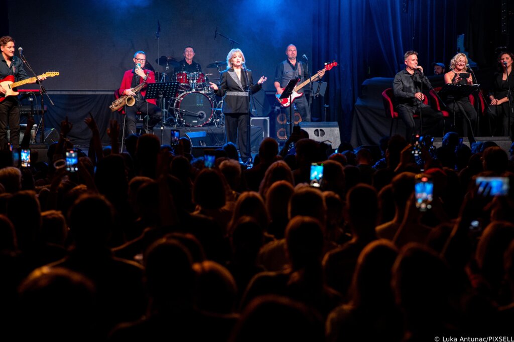 Publika je uživala u hitovima Jasne Zlokić