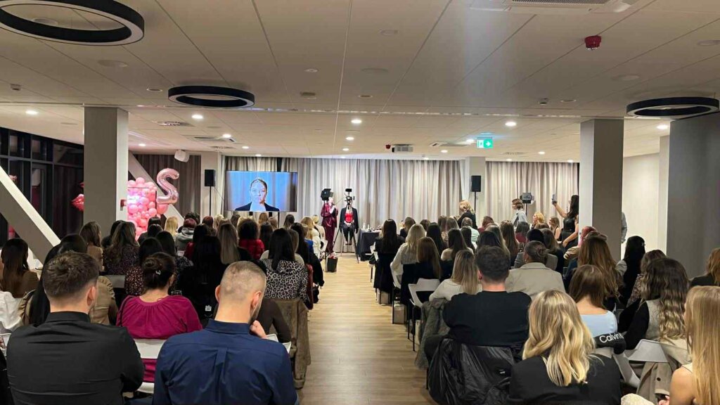 0828c717 3300 4f52 8180 4732a1cc70a1