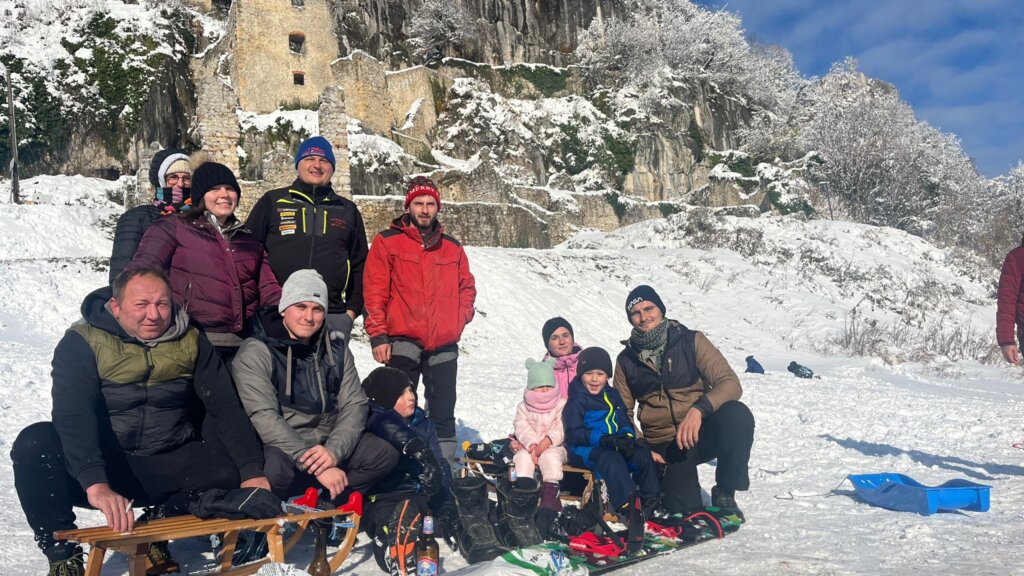[FOTO/VIDEO] Snijeg i Kalnik – uživaju mališani, ali i oni malo veći