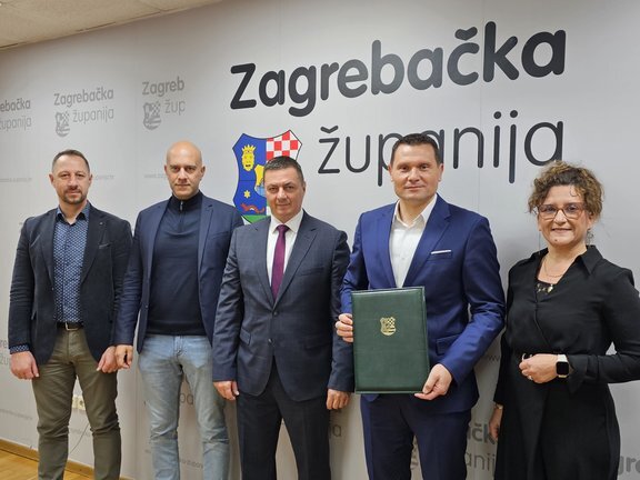 20251104 091119.jpg 648x432 Q85 Subsampling 2