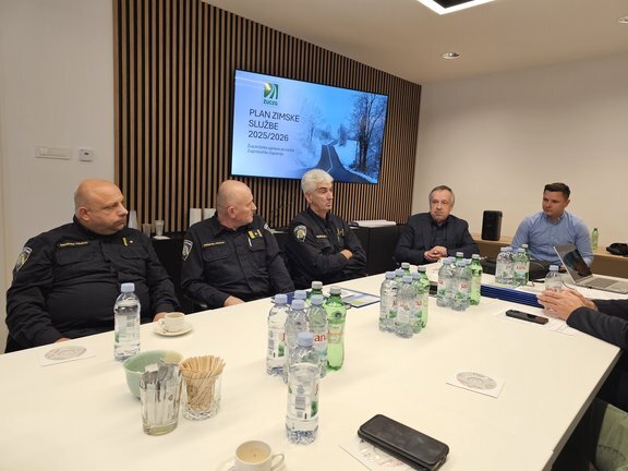 Zimska služba Zagrebačke županije spremna za zimu, 13 prometnica od sada je u višoj razini prednosti